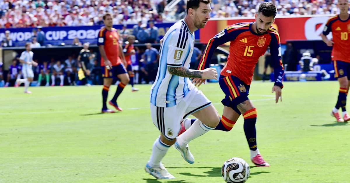Messi Flies Home to Rosario Before Farewell Match for Argentina